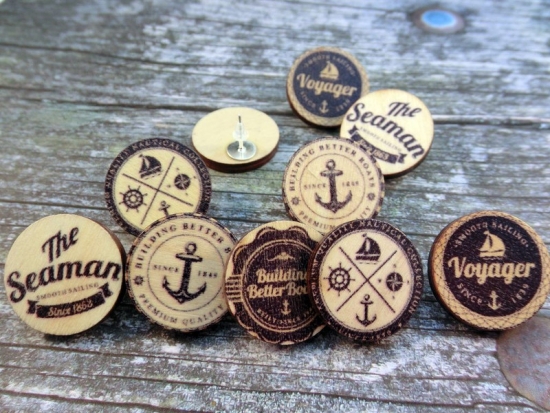 Maritime runde Holz Ohrstecker Button beige Anker